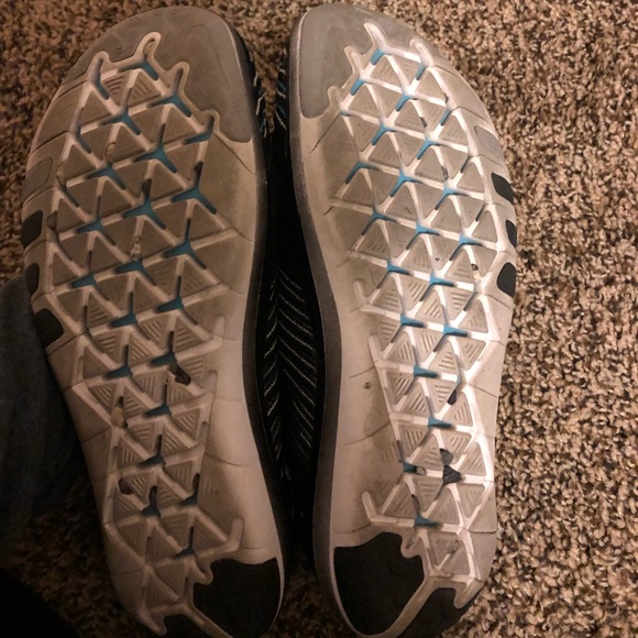 Nike flyknit shoes - Picture 3 of 4